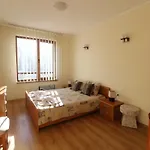 2 Bedroom Near Gondola 반스코