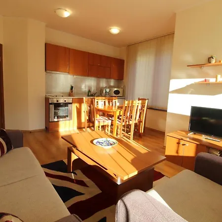 2 Bedroom Near Gondola Apartment